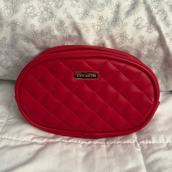 Red quilted fanny pack Steve Madden - Picture 1 of 11